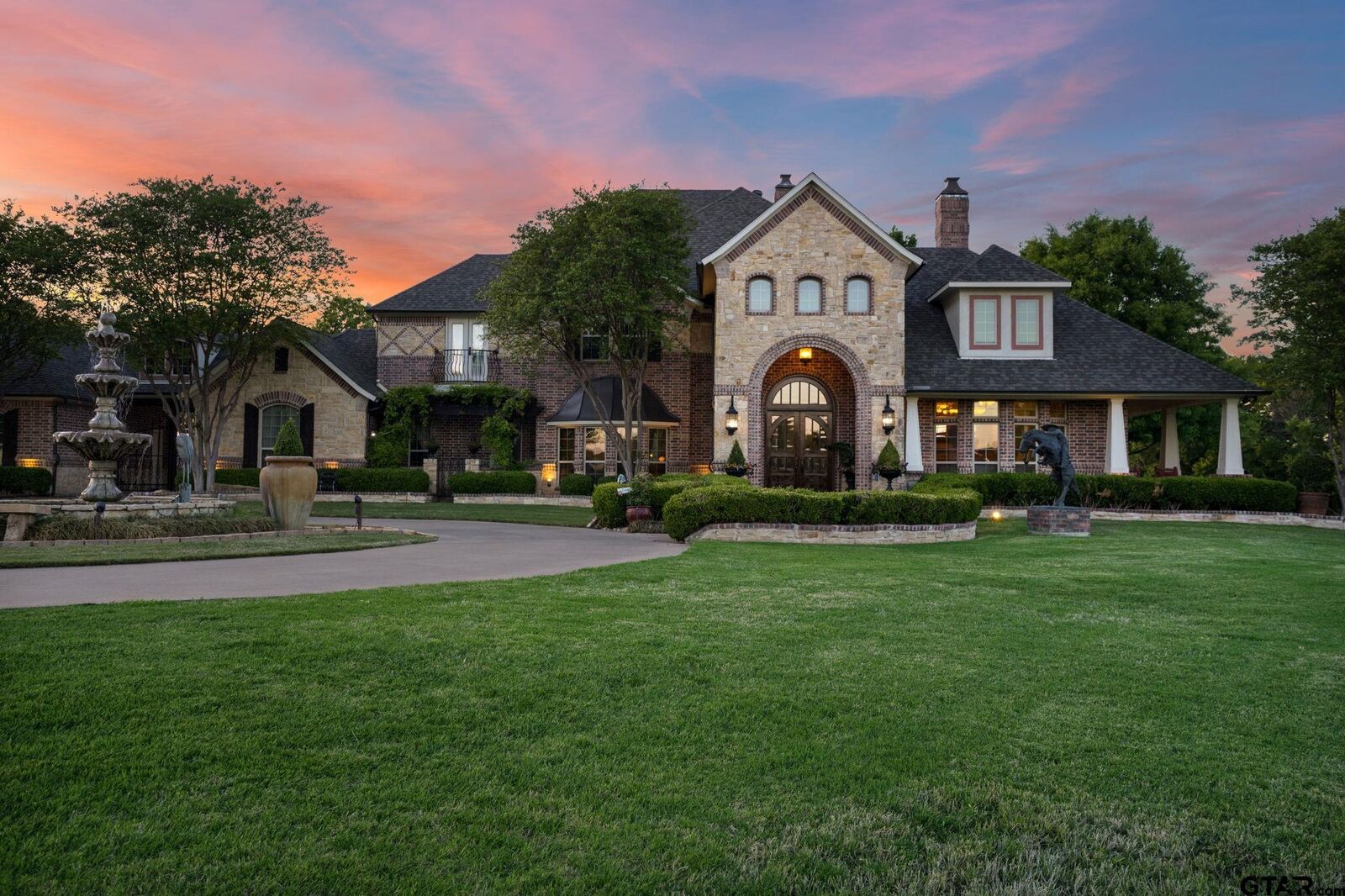 Property Photo: 725 Locust Dr. TX 75154