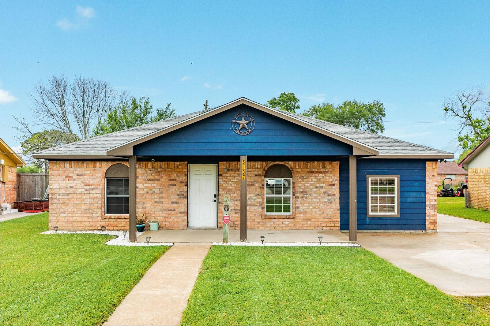 Property Photo:  5107 2nd Street  TX 77534 