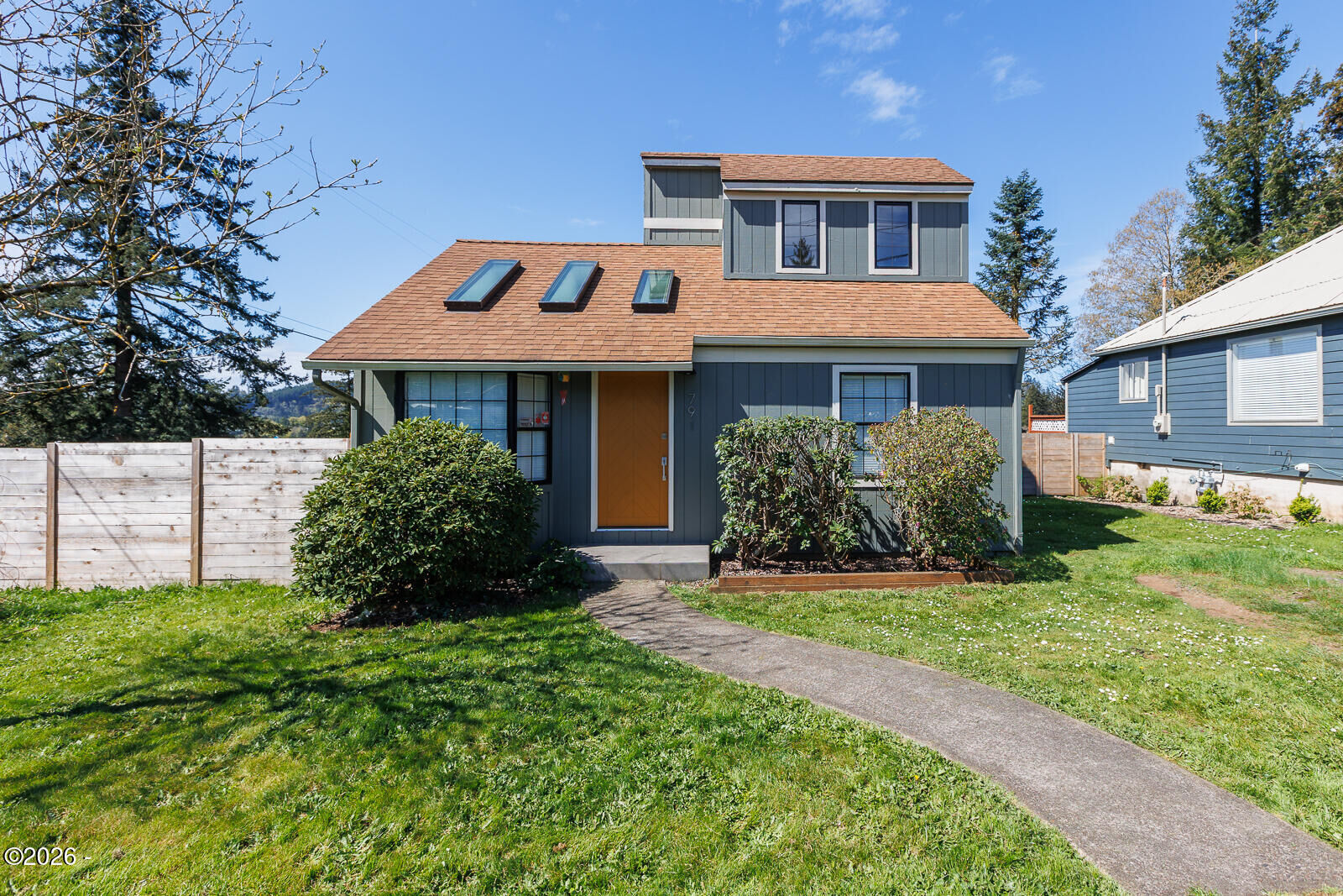 Property Photo: 791 SE Fir Street OR 97391