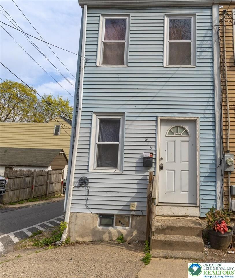 Property Photo:  819 Spruce Street  PA 18042 