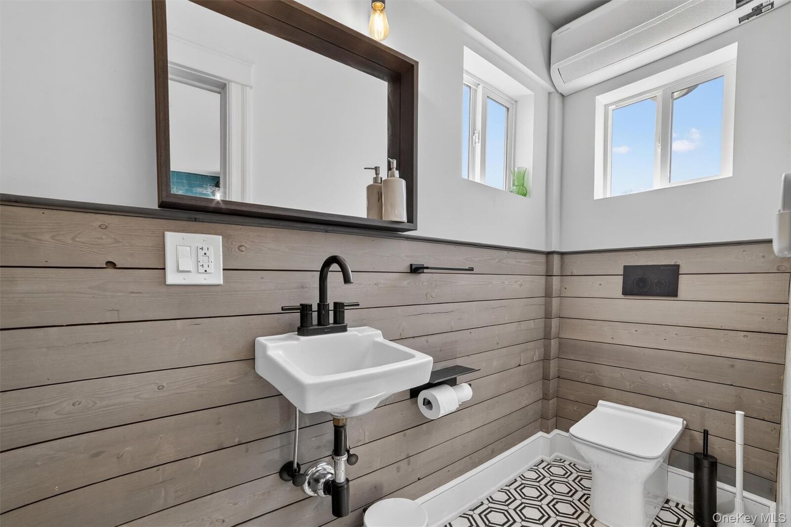 Property Photo:  146 Beechwood Avenue  NY 10553 