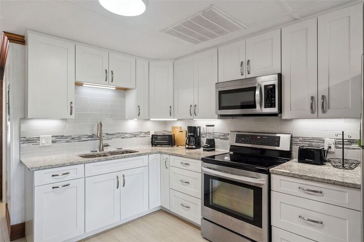 Property Photo:  10301 US Highway 27 58 Hilltop  FL 34711 