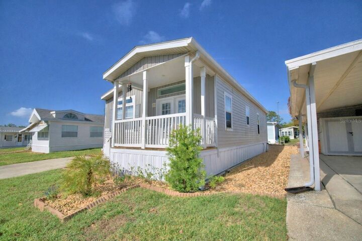 Property Photo: 4925 Cypress Gardens Road 100 FL 33884