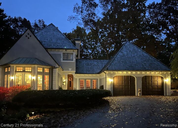 Property Photo:  5423 Bristol Parke Drive  MI 48348 4801 