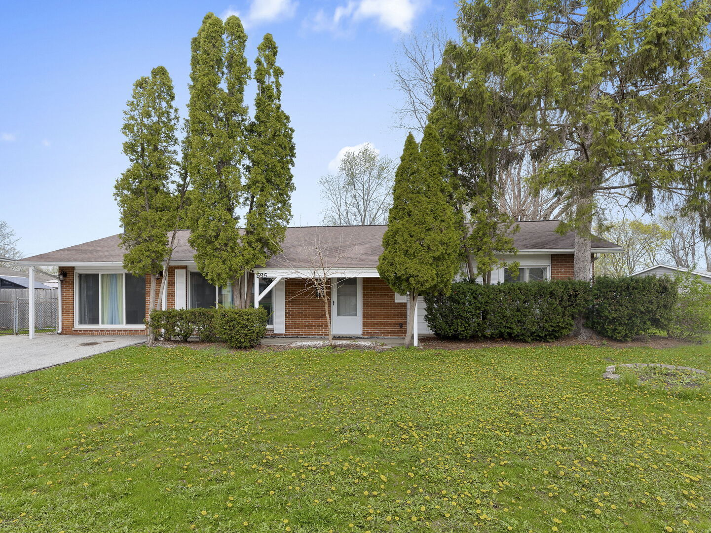 Property Photo:  595 Aberdeen Street  IL 60169 