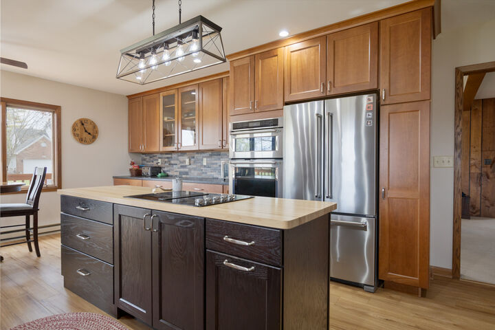 Property Photo:  895 Stanford Drive  IL 60152 