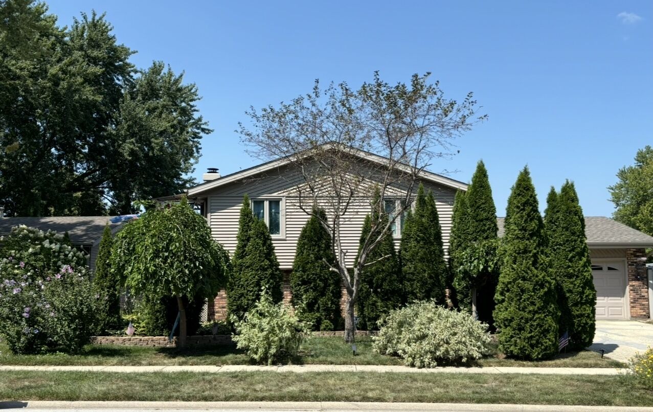 Property Photo: 856 Quail Drive IL 60915