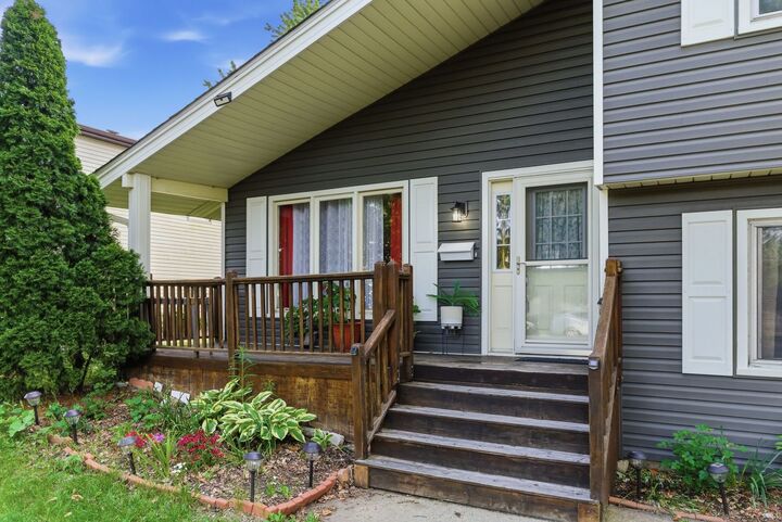 Property Photo: 1240 Foxcroft Drive IL 60506