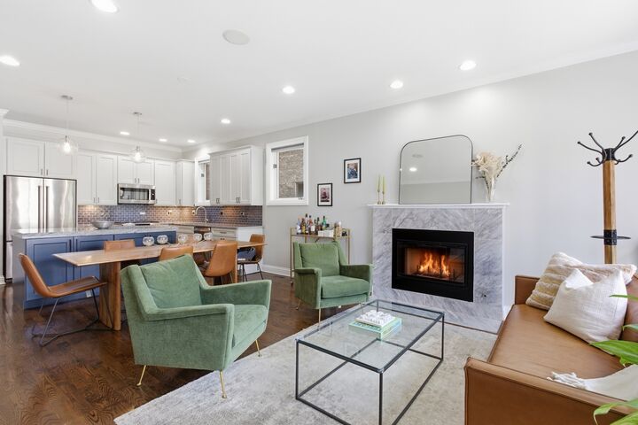 Property Photo: 1101 N Wood Street 1S IL 60622