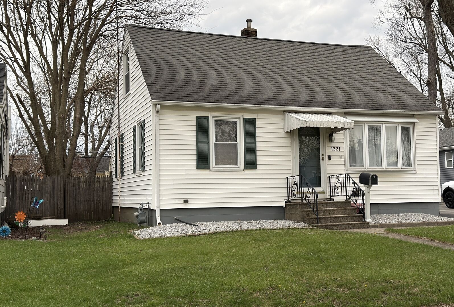 Property Photo: 1221 Agnes Avenue IL 60435