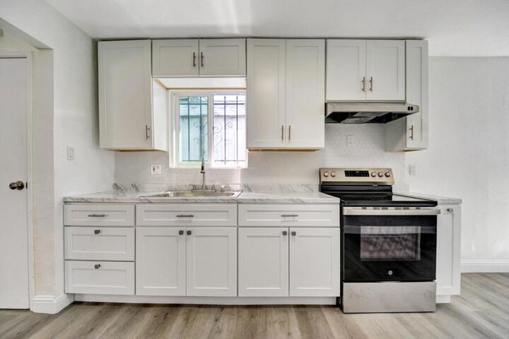 Property Photo:  652 2nd Street  CA 94801 