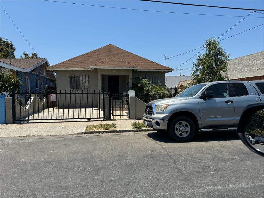 Property Photo:  416 E 31st Street  CA 90011 