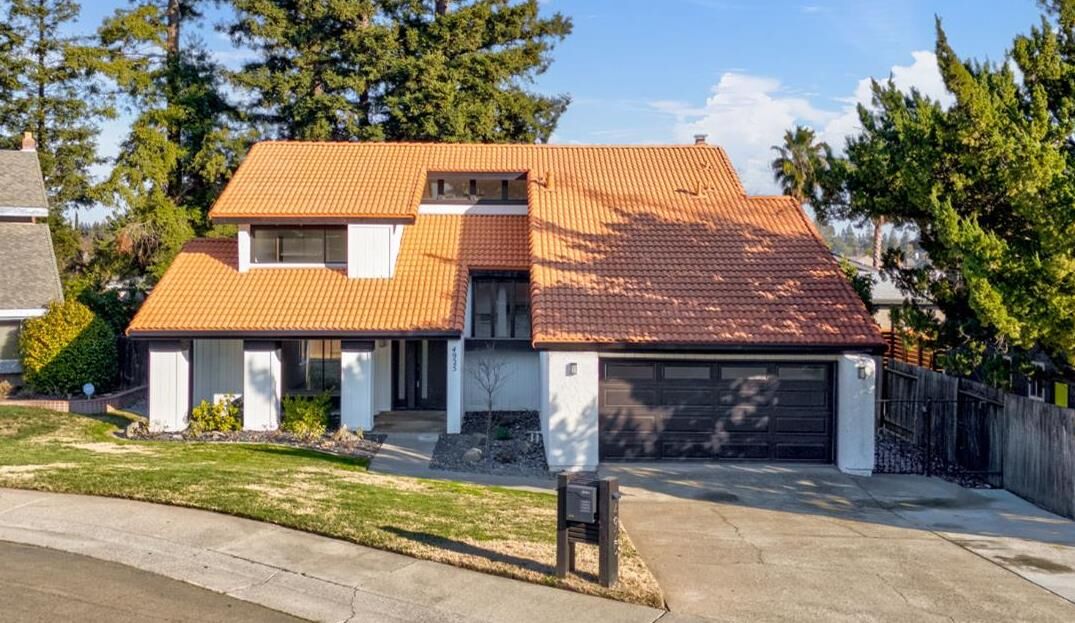 Property Photo:  4925 Puma Way  CA 95608 