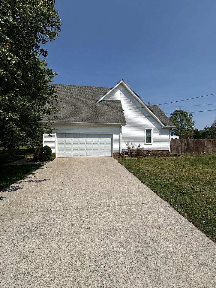 Property Photo: 4643 Barfield Crescent Rd TN 37128