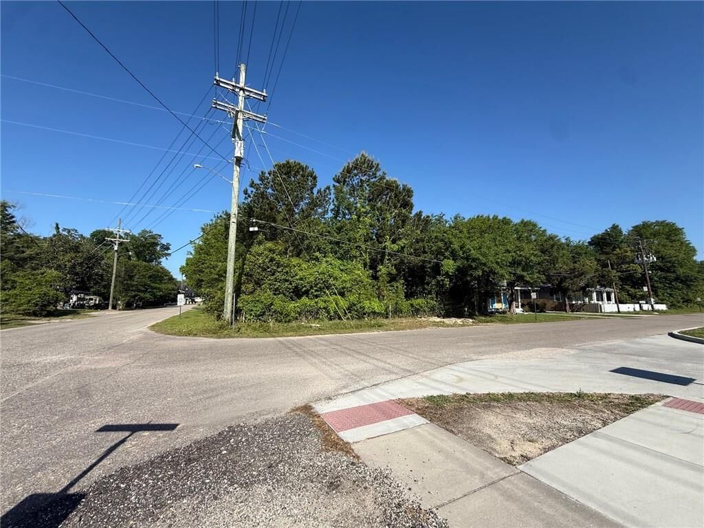 Property Photo:  2667 2nd Street  LA 70458 