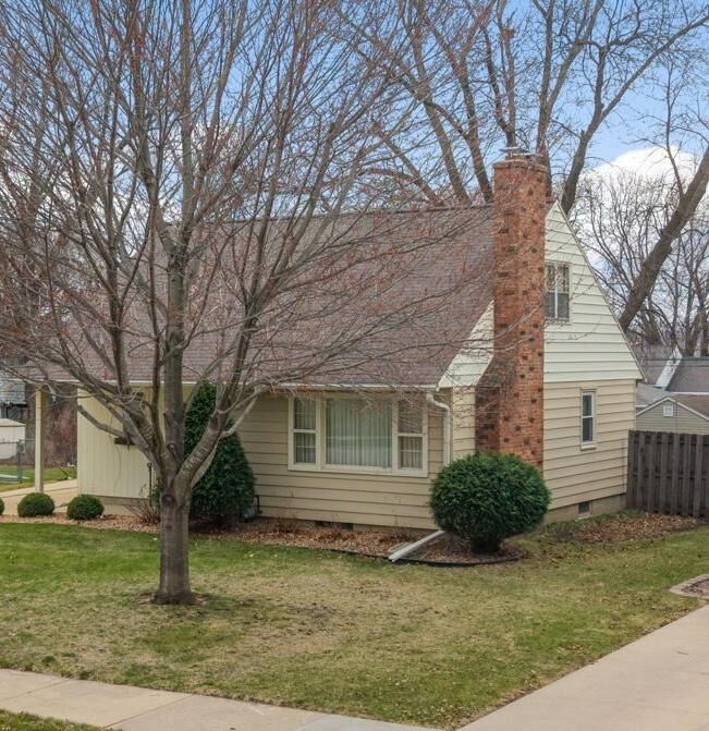 Property Photo:  1103 12th Avenue NW  MN 55901 