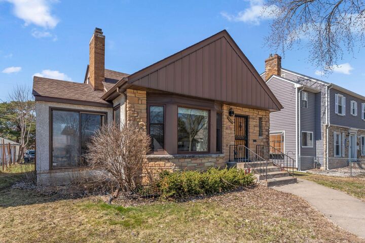 Property Photo:  1801 Oliver Avenue N  MN 55411 