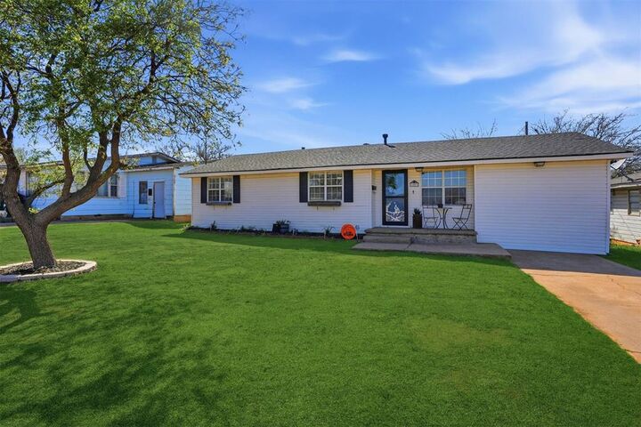 Property Photo:  1003 N Hightower Street  OK 73521 