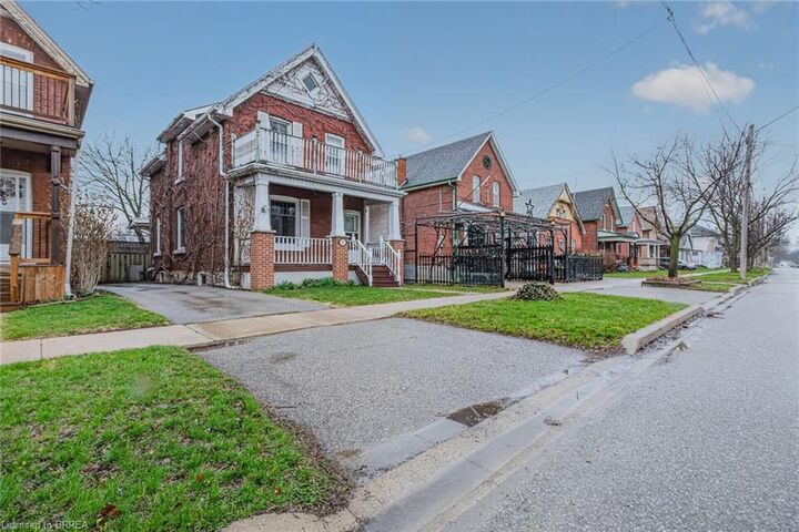 Property Photo:  174 Marlborough Street  ON N3S 4S9 