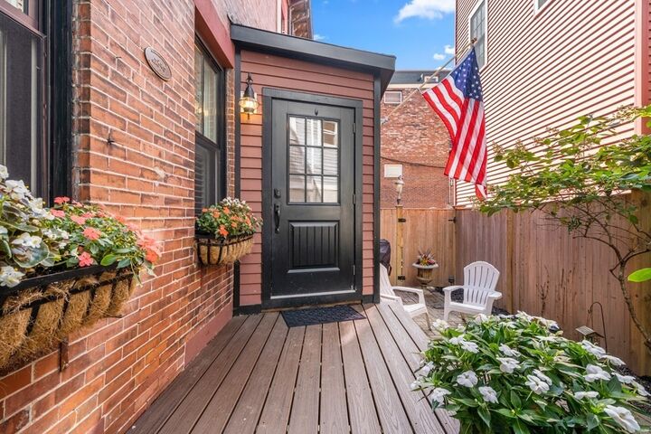 Property Photo:  9R Salem St  MA 02129 