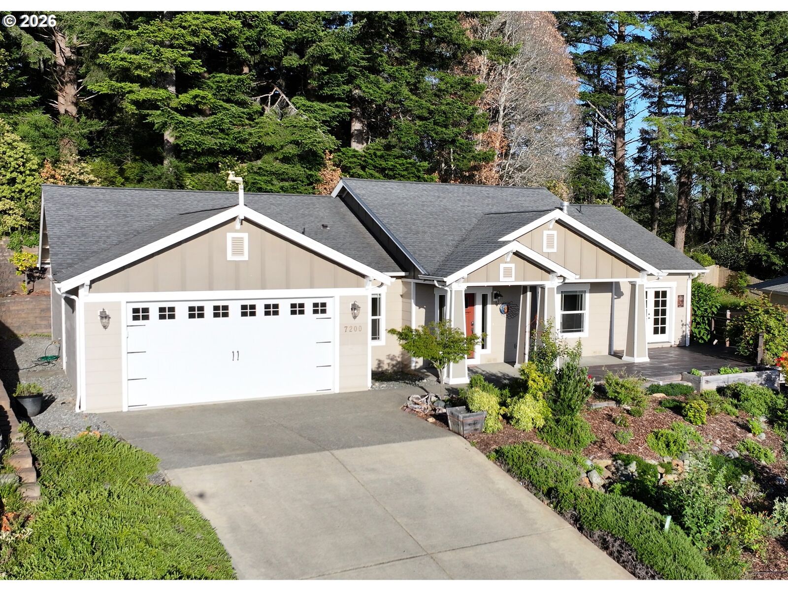 Property Photo: 7200 Vista Ridge Dr OR 97415