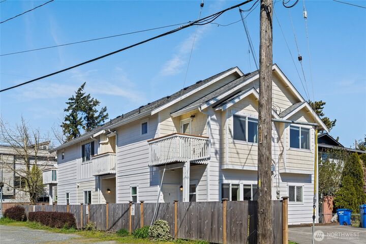 Property Photo: 501 N 105th Street C WA 98133