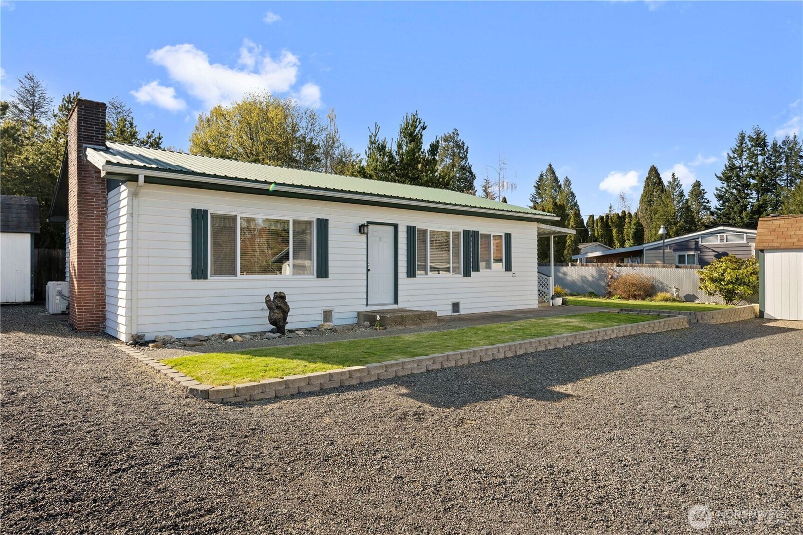 Property Photo:  915  128th Street SW  WA 98204 