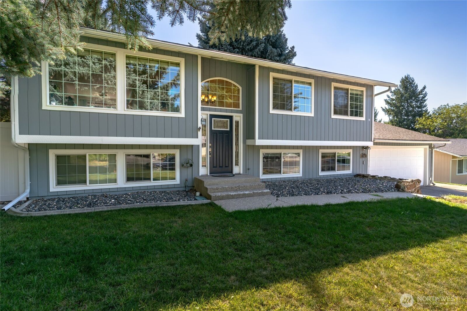 Property Photo: 1312 Bel Air Drive WA 98802