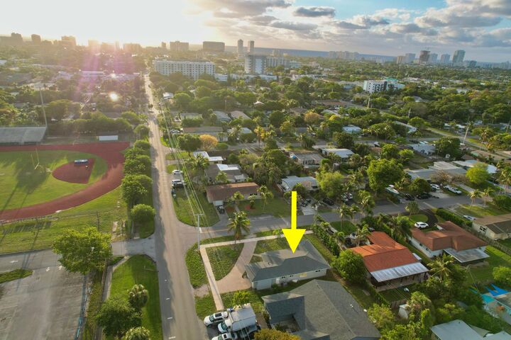 Property Photo: 231 NE 16th Avenue FL 33060