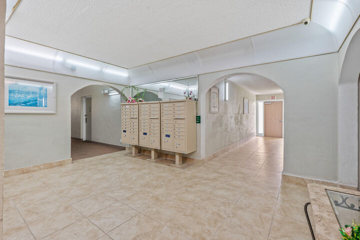 Property Photo:  4047 NW 16th Street 206  FL 33313 