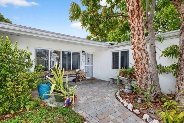 Property Photo: 1935 SE 25th Avenue FL 33316