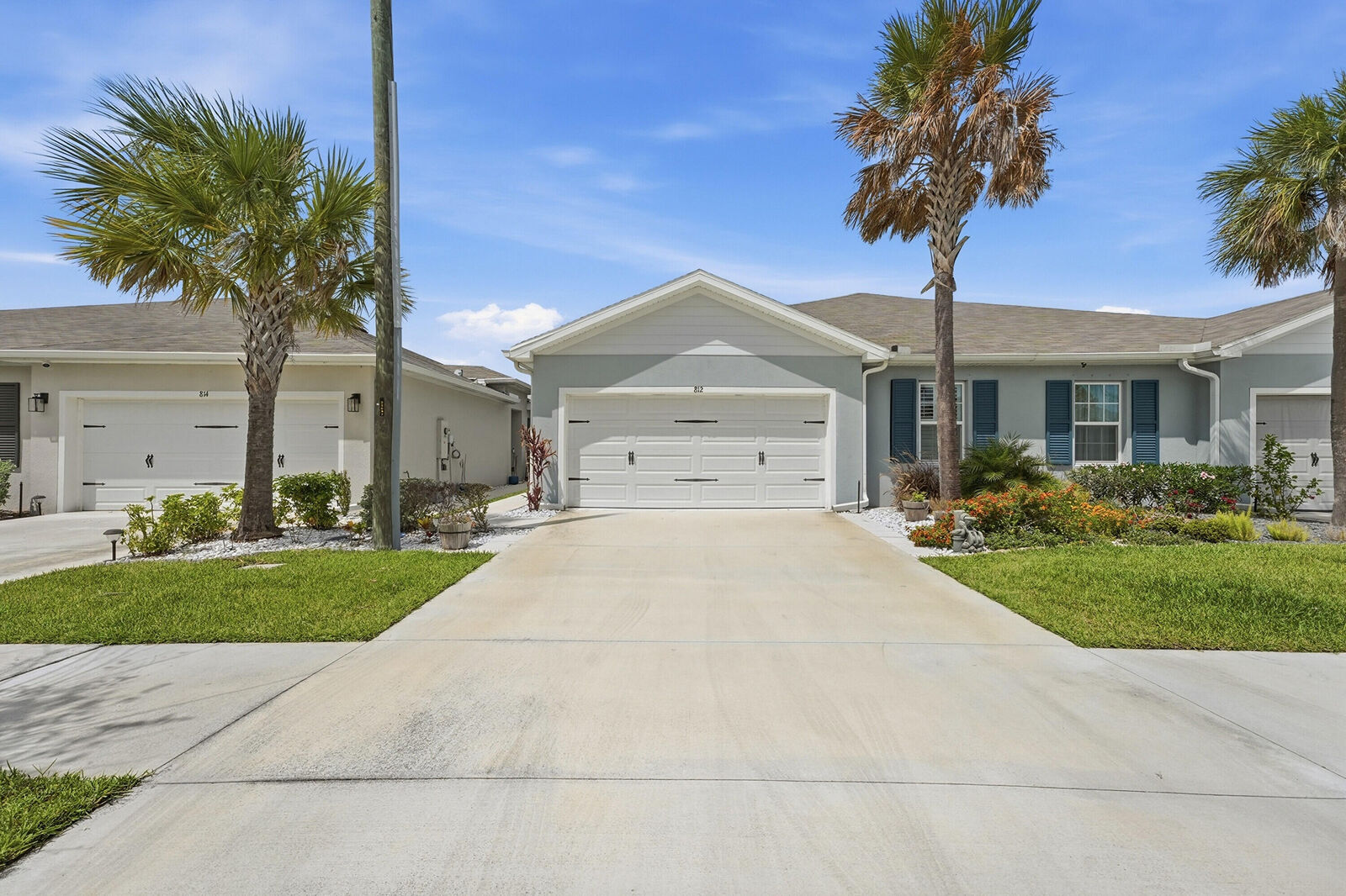 Property Photo:  812 Persimmon Place  FL 34981 