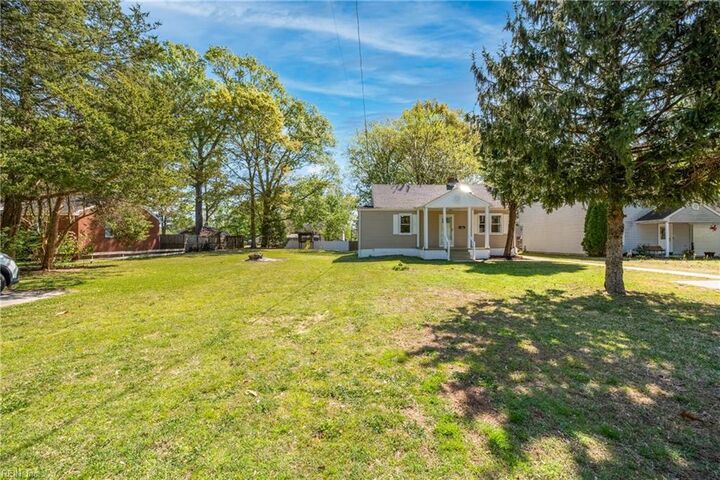 Property Photo:  1432 Chestnut Ave  VA 23325 