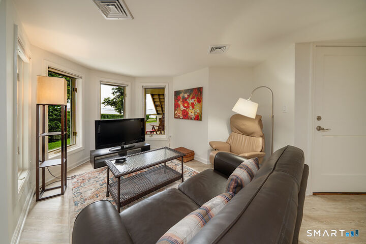 Property Photo:  133 Linden Avenue Apt B  CT 06405 