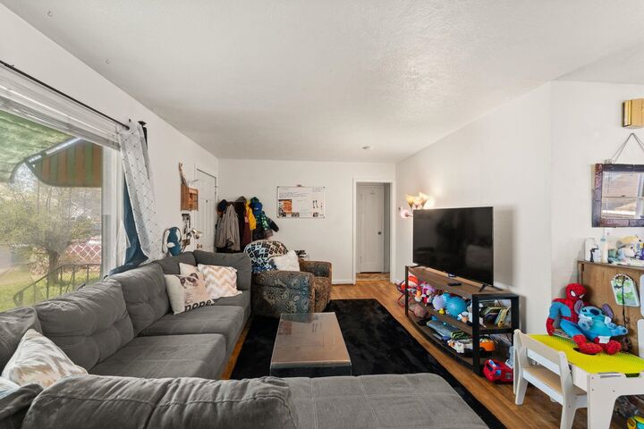 Property Photo:  827 E Courtland Ave  WA 99207 