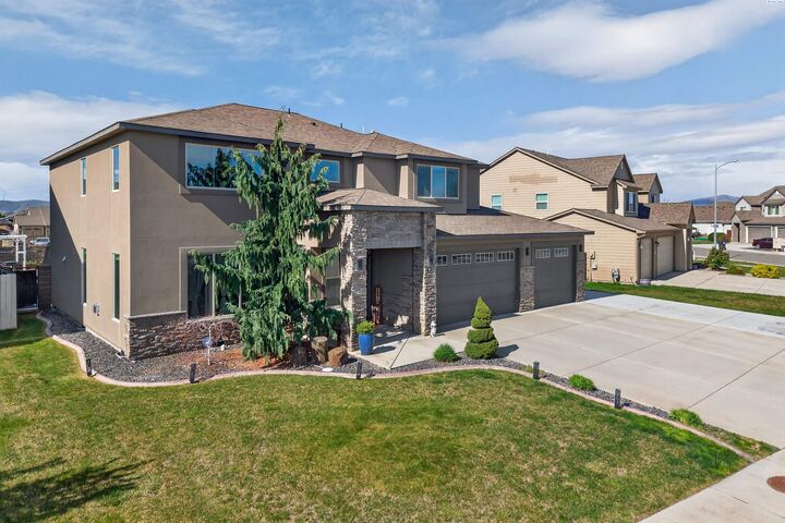 Property Photo:  1393 Diamond Loop  WA 99353 