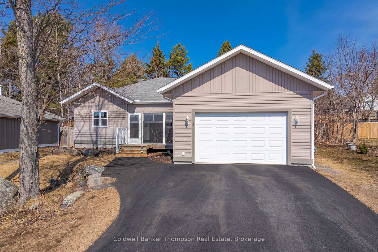 Property Photo:  5 Northdown Street  ON P1H 2R3 