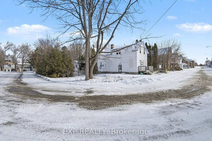 Property Photo:  139 Charles Street  ON K7C 2Y4 
