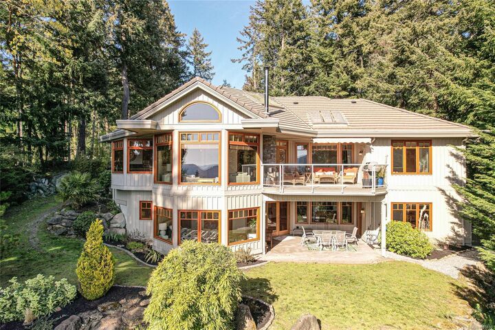 Property Photo: 119 Quail Cres BC V8K 2G4