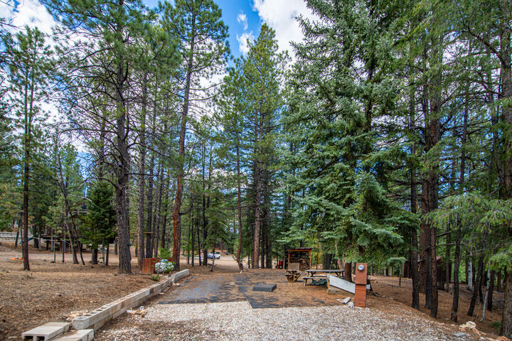 Property Photo: 990 N Pine Knoll Cir UT 84762
