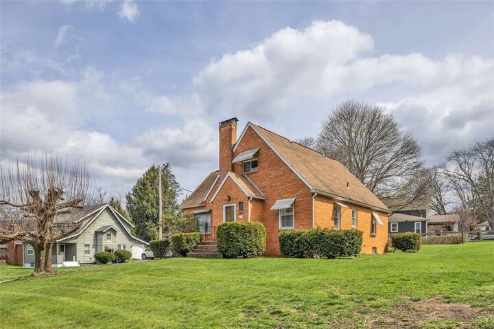 Property Photo:  613 Portersville Road  PA 16117 