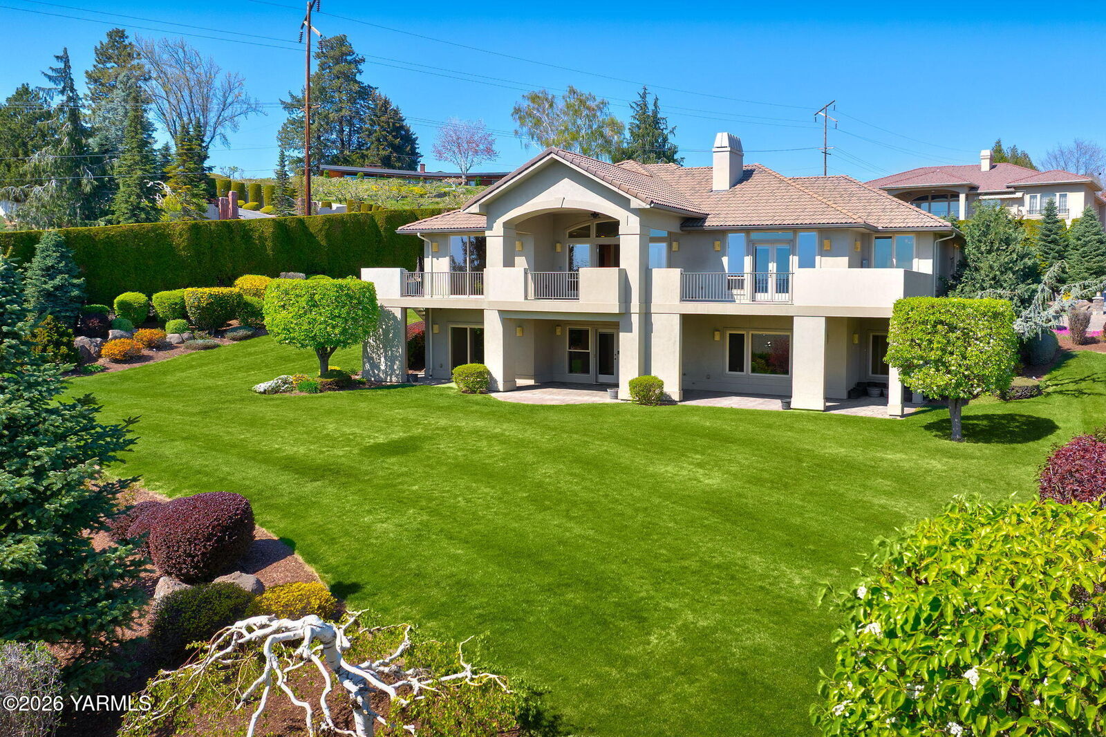 Property Photo: 616 N 65th Ave WA 98908