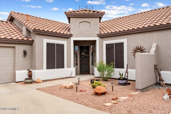 Property Photo:  587 S Valle Escondido --  AZ 86325 