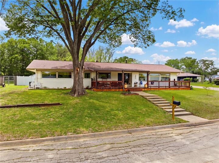 Property Photo: 305 North Harvey Street TX 77836