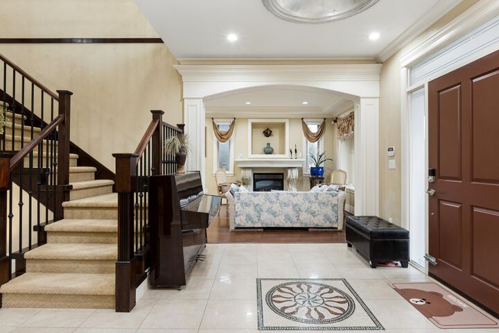 Property Photo: 418 E 13th Street BC V7L 2M1