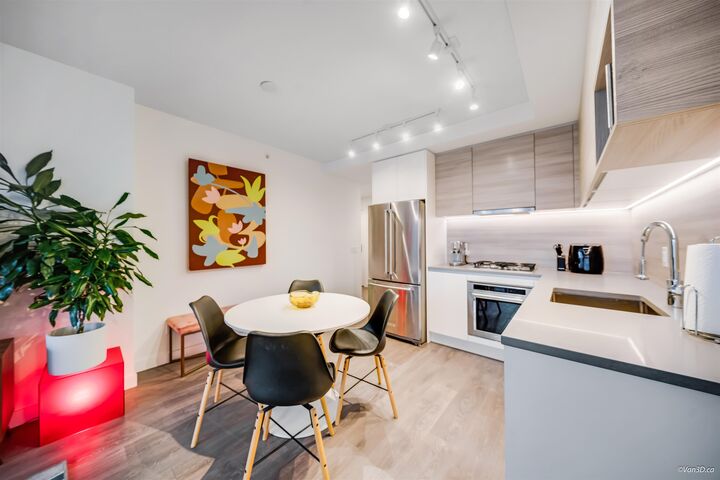 Property Photo: 525 Foster Avenue 1204 BC V3J 0H6
