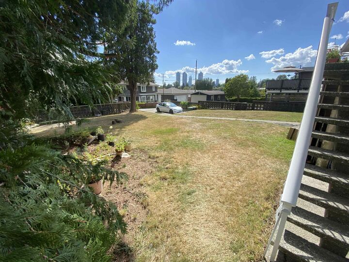 Property Photo: 5410 Parker Street BC V5B 1Z7