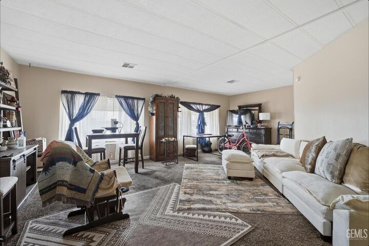 Property Photo:  4 Tee Lane  CA 93308 