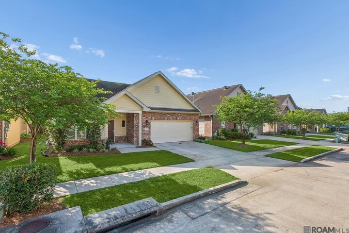 Property Photo:  7111 Village Maison Ct #23  LA 70809 