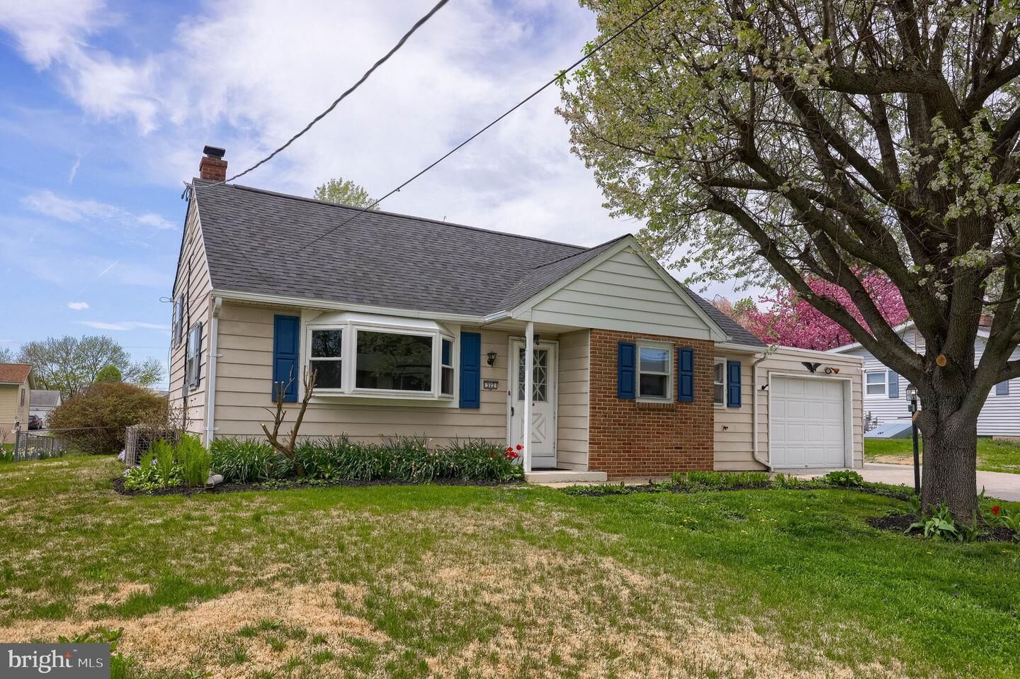 Property Photo:  322 Pleasant View Avenue  PA 17584 